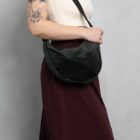 Moonbag aus Cord in der Farbe Olive
